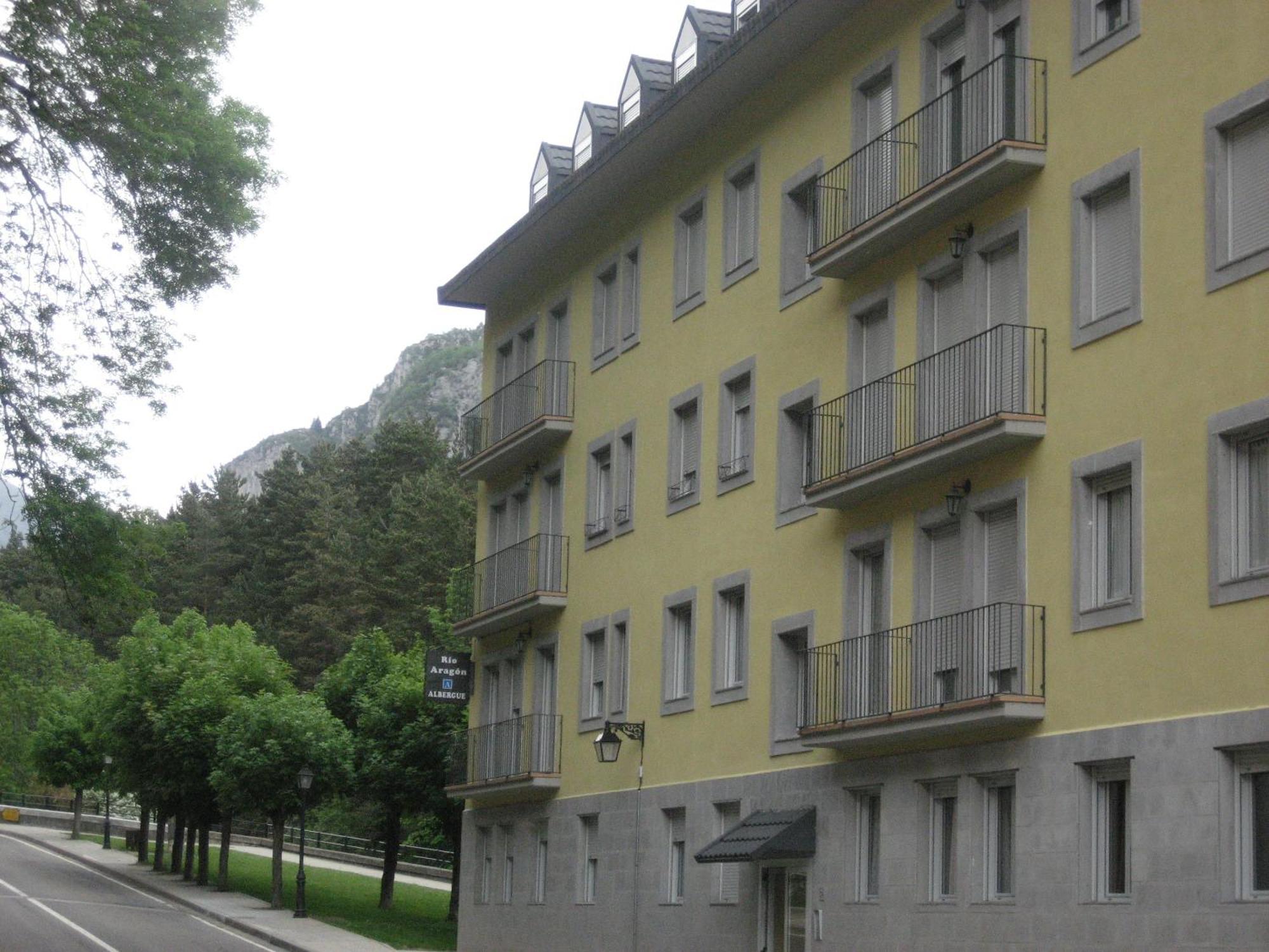 Albergue Turistico Rio Aragon Canfranc Buitenkant foto